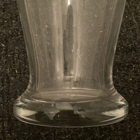 Elegant Clear Flower Vase - Picture 7 of 8